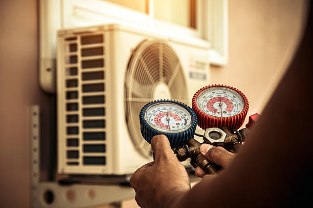Professional Ac Installation technician working in Houston, DE